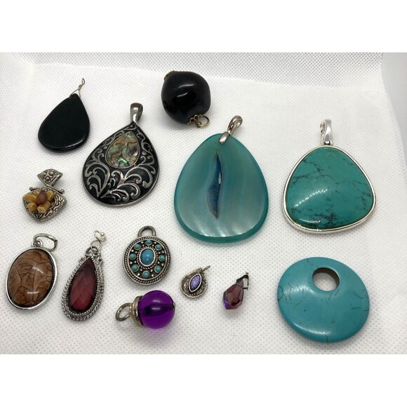 Vintage‎ - Now Lot of (13) Pendants Silver Tone Faux Stone Green Blue Purple - Picture 2 of 15